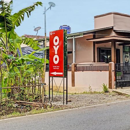 Oyo 91334 Permata Papua Guest House Pameungpeuk  Buitenkant foto