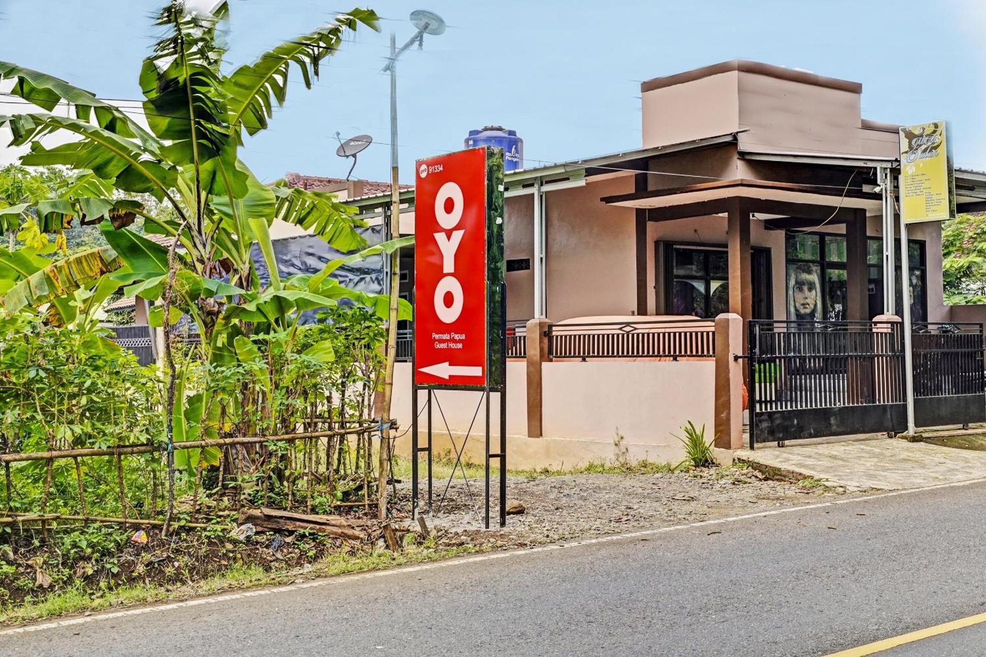Oyo 91334 Permata Papua Guest House Pameungpeuk  Buitenkant foto