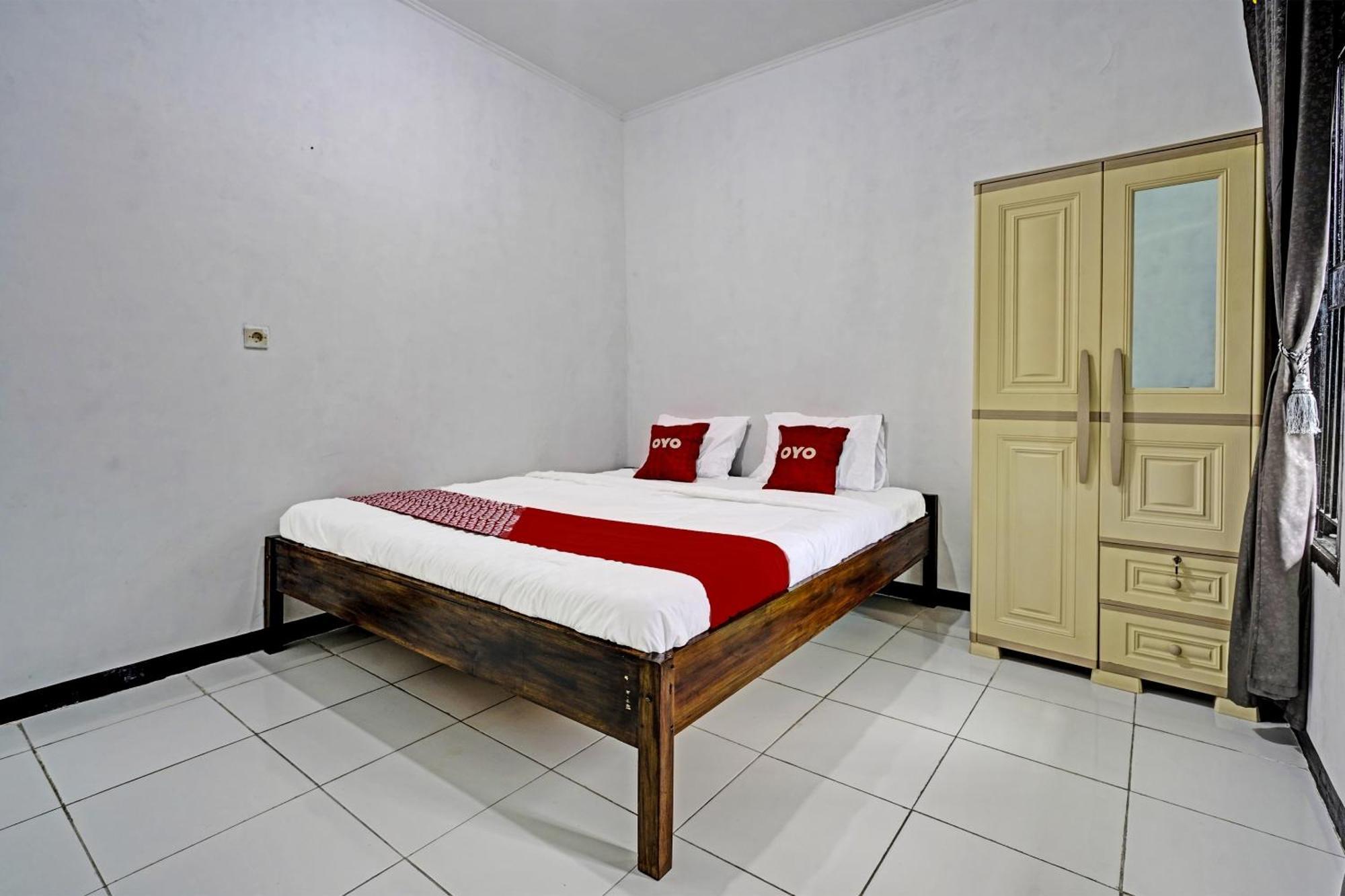 Oyo 91334 Permata Papua Guest House Pameungpeuk  Buitenkant foto
