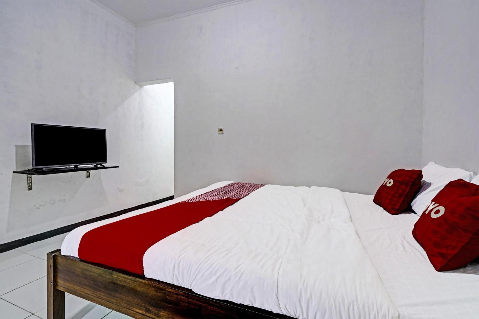 Oyo 91334 Permata Papua Guest House Pameungpeuk  Buitenkant foto