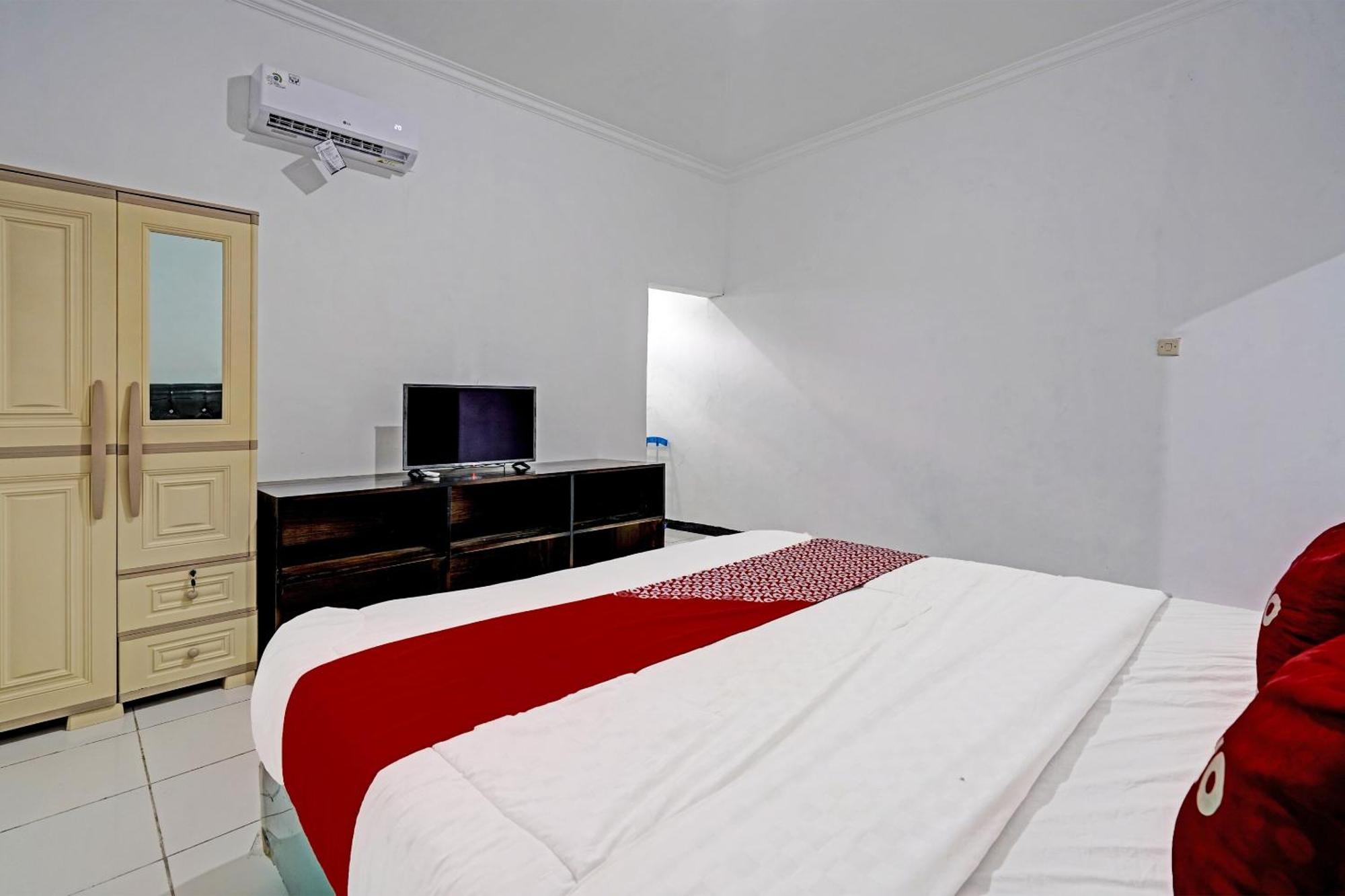 Oyo 91334 Permata Papua Guest House Pameungpeuk  Buitenkant foto