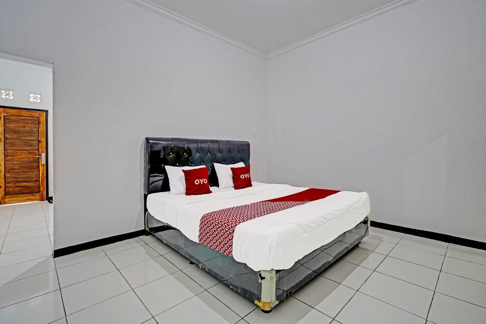 Oyo 91334 Permata Papua Guest House Pameungpeuk  Buitenkant foto