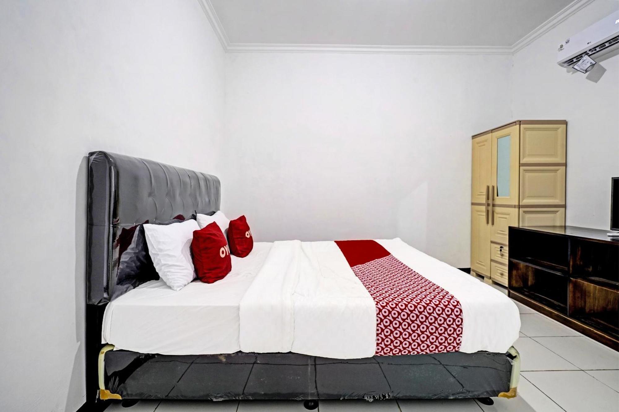 Oyo 91334 Permata Papua Guest House Pameungpeuk  Buitenkant foto