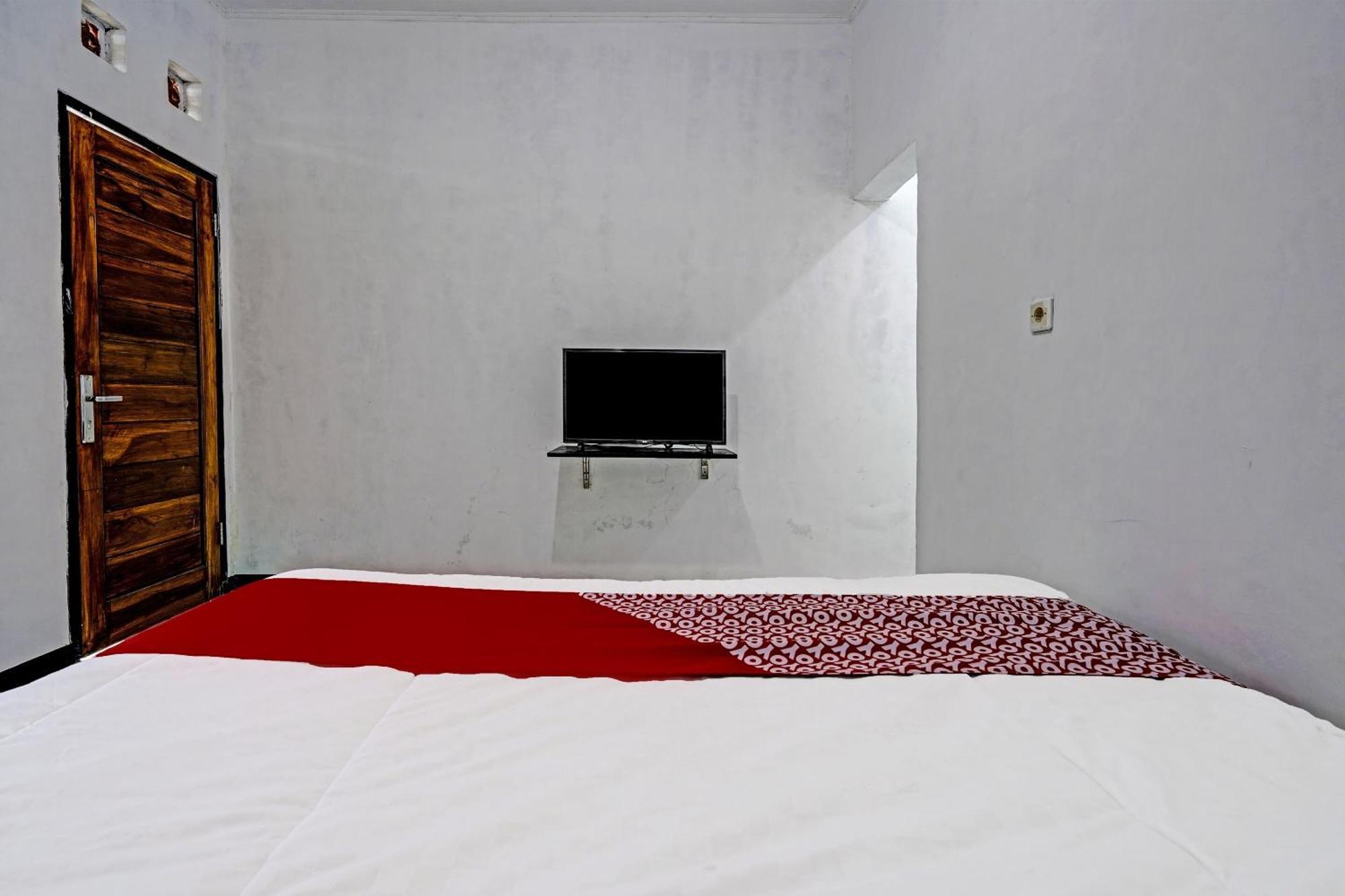 Oyo 91334 Permata Papua Guest House Pameungpeuk  Buitenkant foto