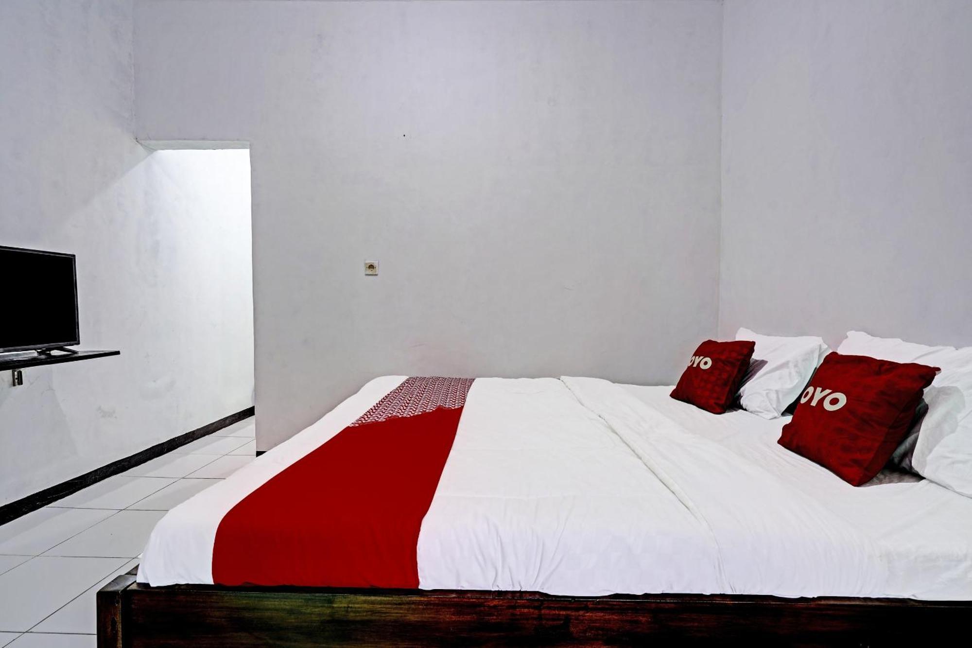 Oyo 91334 Permata Papua Guest House Pameungpeuk  Buitenkant foto