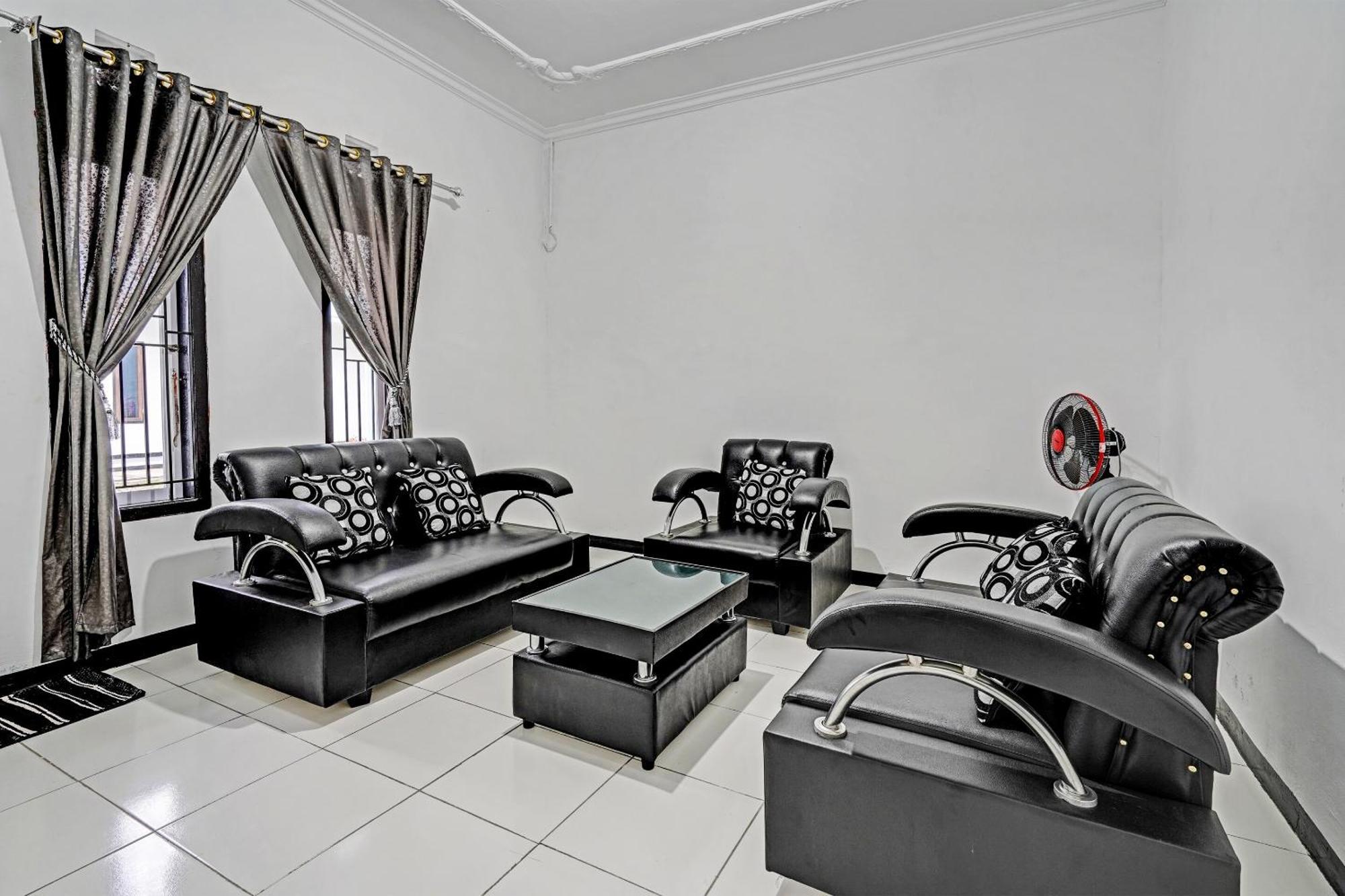 Oyo 91334 Permata Papua Guest House Pameungpeuk  Buitenkant foto
