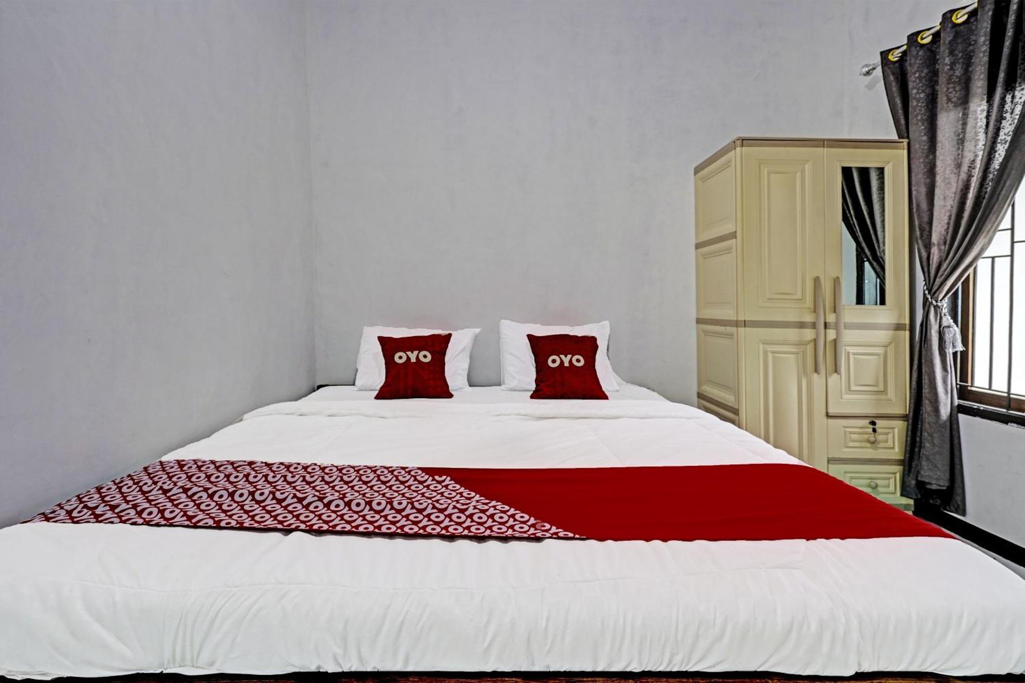 Oyo 91334 Permata Papua Guest House Pameungpeuk  Buitenkant foto