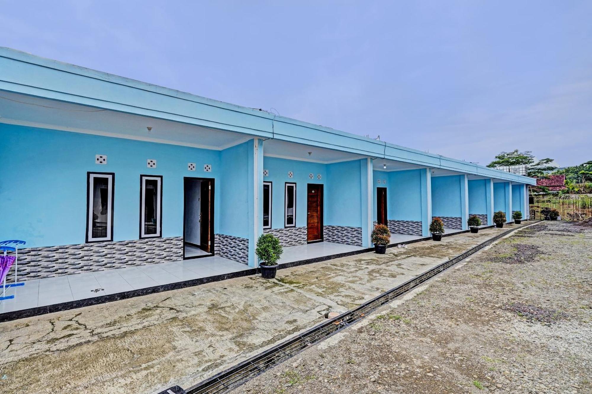 Oyo 91334 Permata Papua Guest House Pameungpeuk  Buitenkant foto