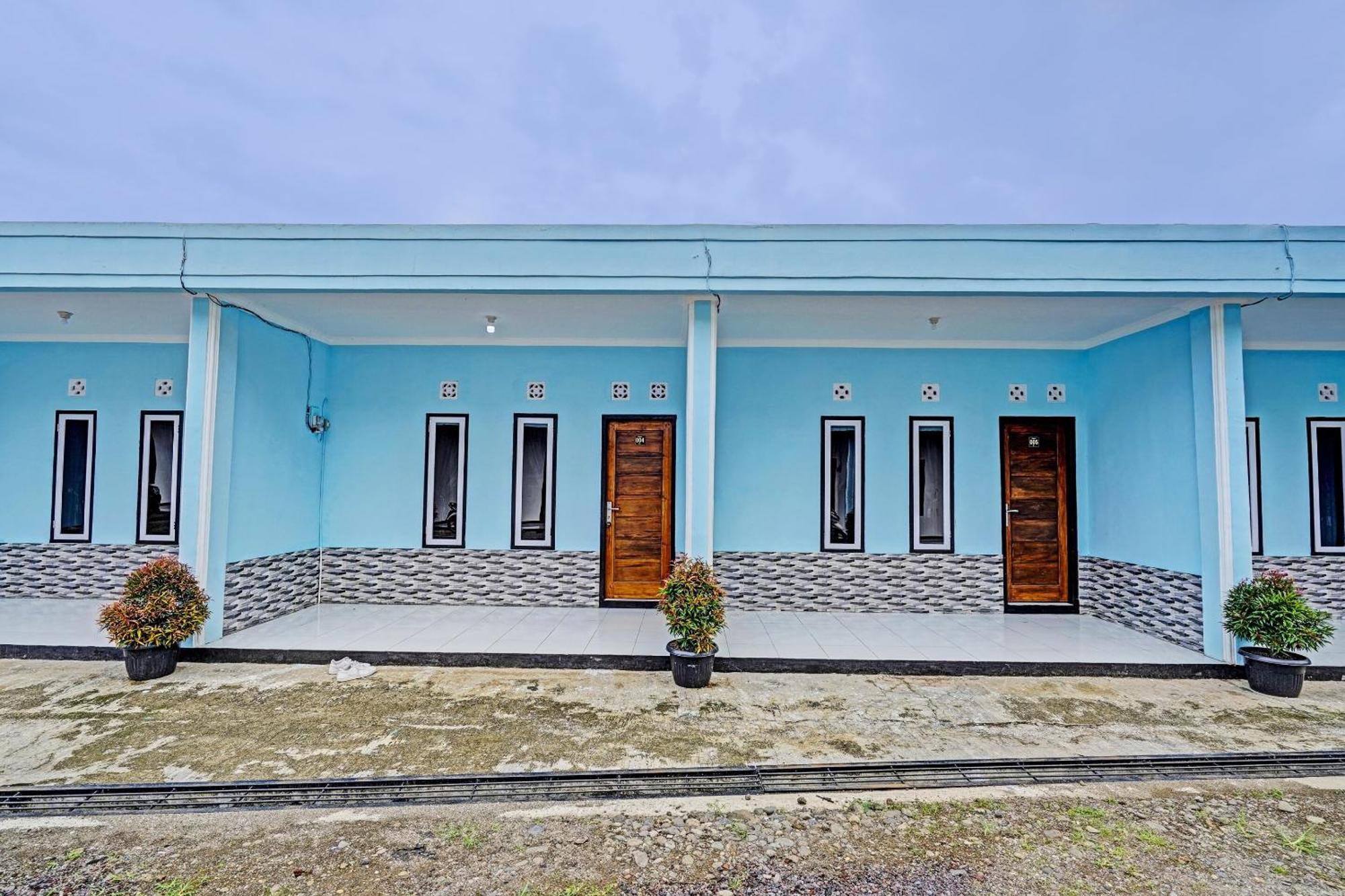 Oyo 91334 Permata Papua Guest House Pameungpeuk  Buitenkant foto