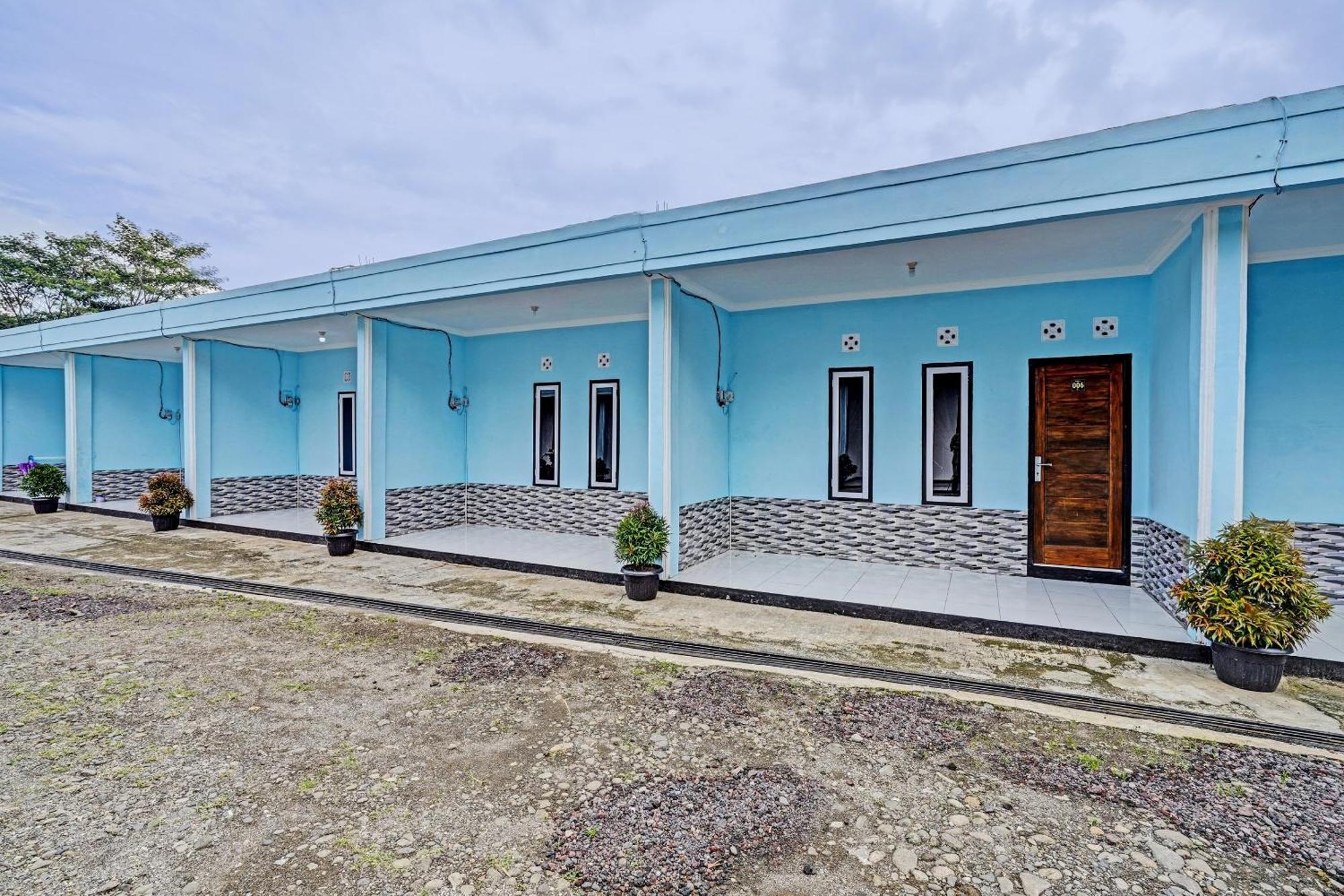 Oyo 91334 Permata Papua Guest House Pameungpeuk  Buitenkant foto