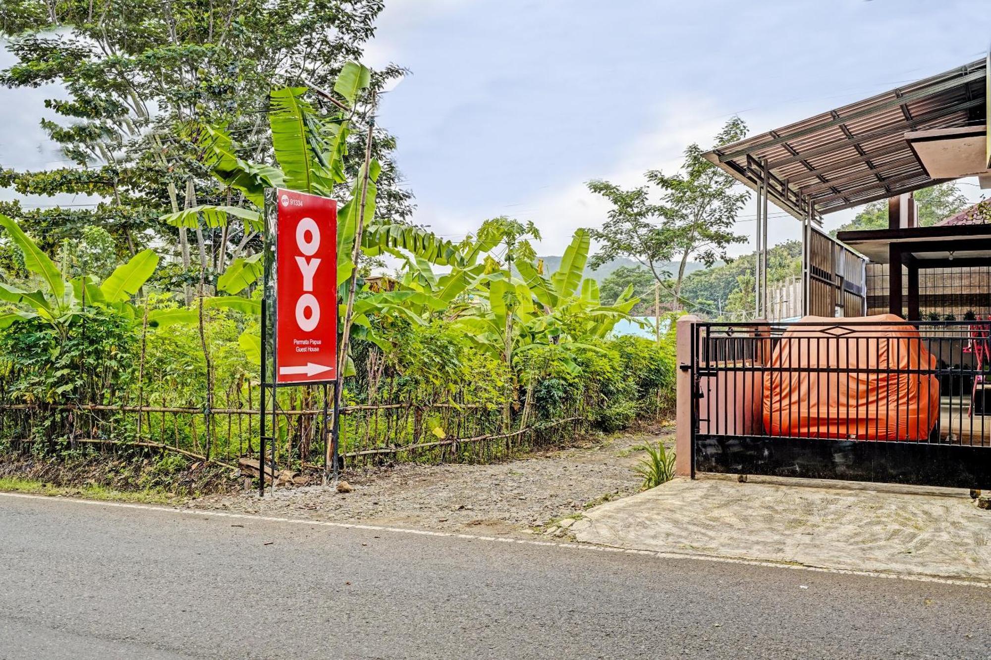 Oyo 91334 Permata Papua Guest House Pameungpeuk  Buitenkant foto